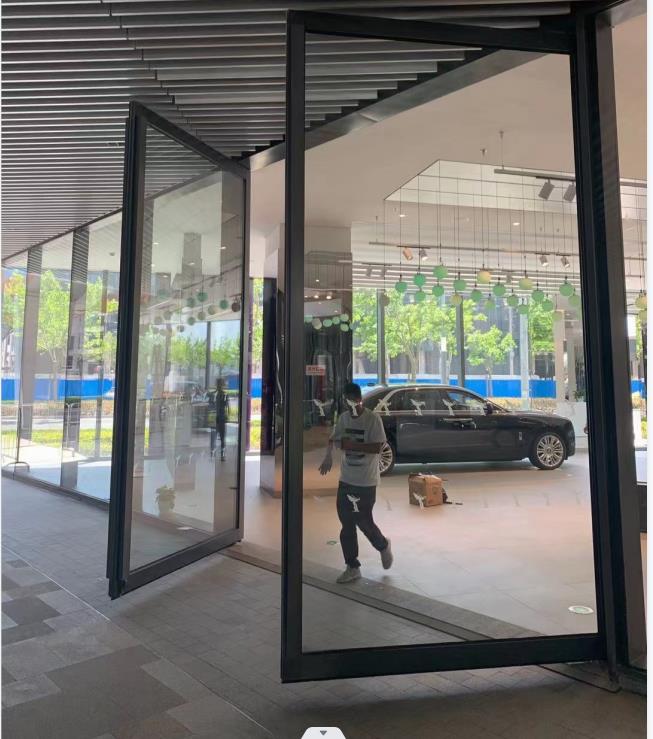 上海劳斯莱斯旗舰店超大门